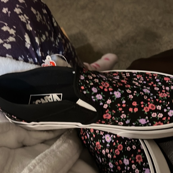 Vans Classic Sneakers Black with Flowers NWT - Picture 3 of 4